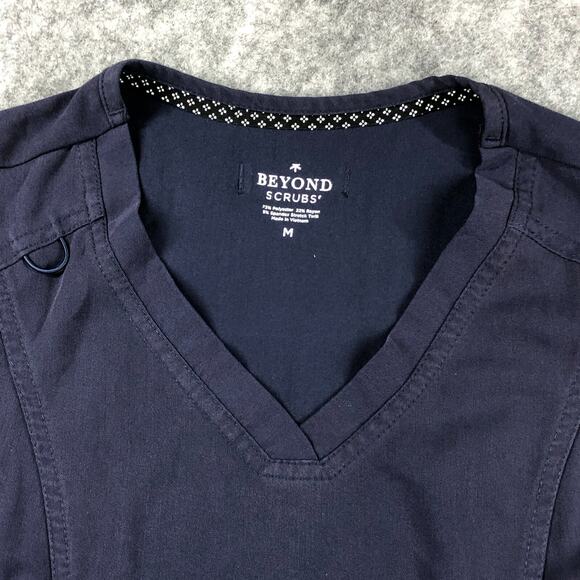 Beyond Scrubs Top Womens Medium Navy Blue V Neck 2 Pocket Stretch Style 5100SB - Picture 4 of 13